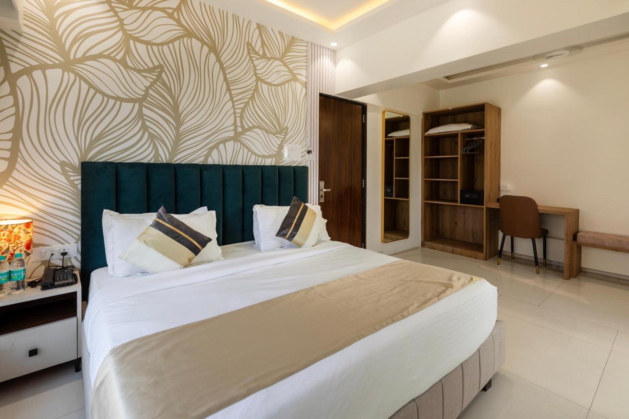 The Orion Premium Suites Мумбаи Экстерьер фото
