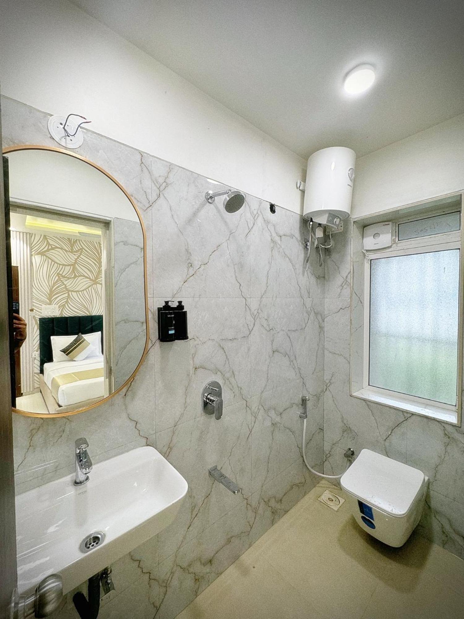 The Orion Premium Suites Мумбаи Экстерьер фото